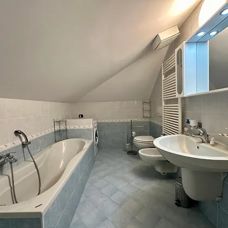 アパート Attico - Piazza - Finalborgo フィナーレ・リーグレ